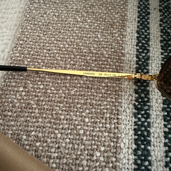 Loewe LW40039U 30E Sunglasses - Picture 5 of 7